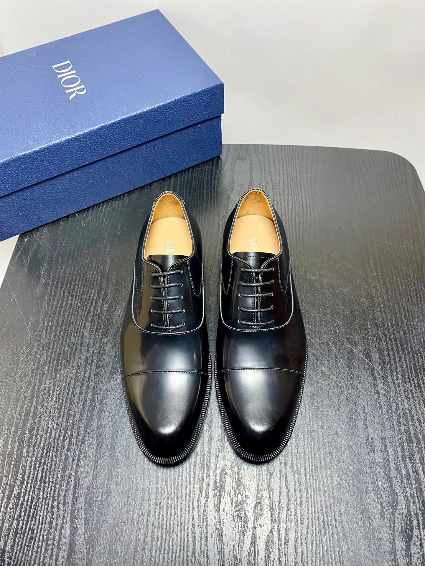 Men's shoes 💰960 Dior Derby shoes | Genuine leather sole formal leather shoes | Carefully crafted with open-edge beaded cowhide | Water-dyed cowhide lining | With classic lace-up closure | Exquisite embossed brand logo on the side | Glossy stacked heel design enhances style | Can be matched with formal or casual looks Size: 39-44 (customized at 38.45.46)